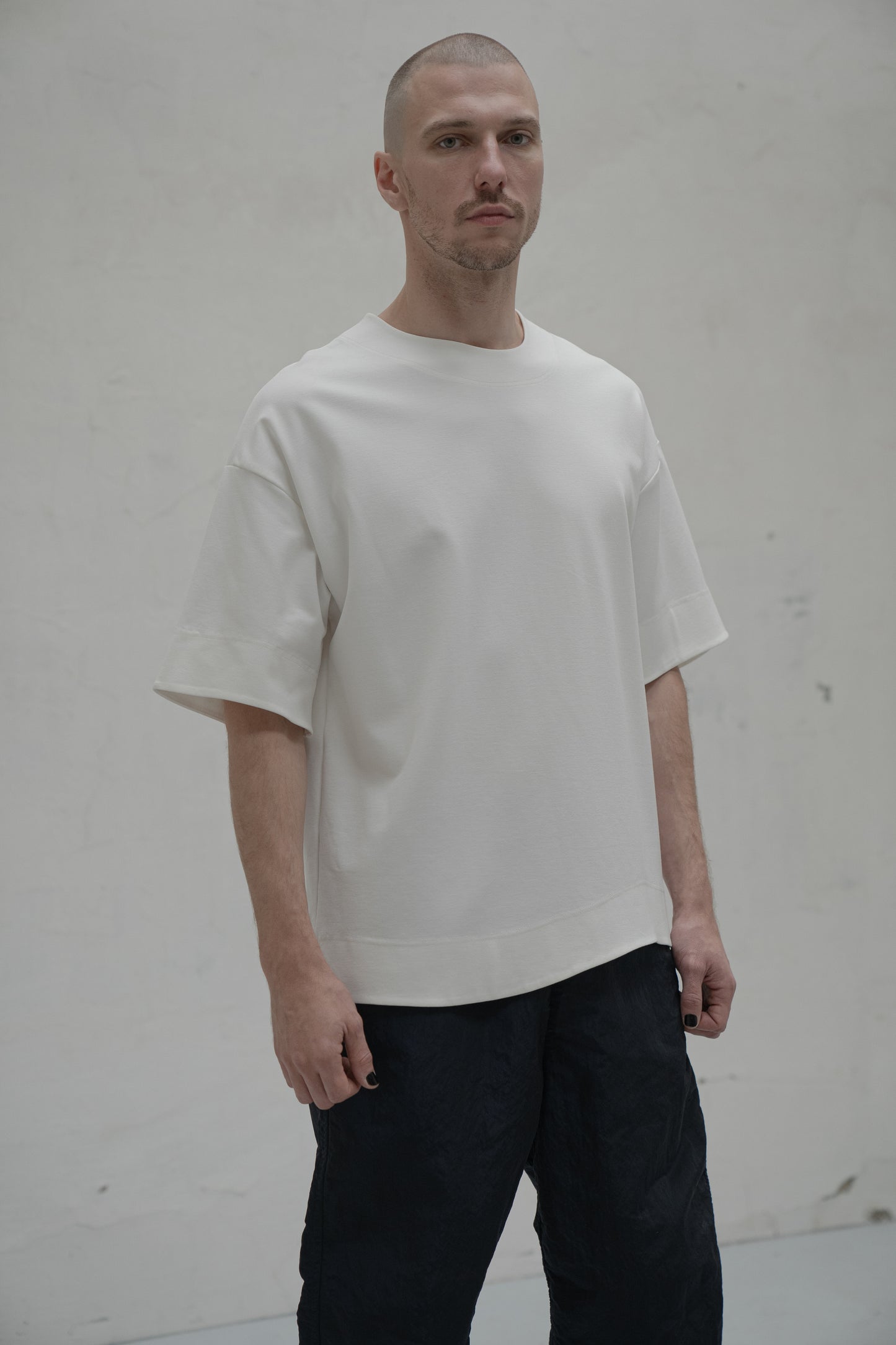 Non Iron Asymmetrical T-shirt [white]